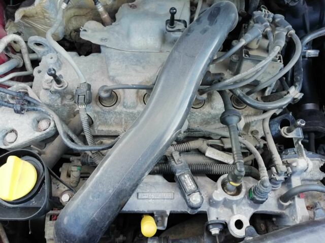 Красный Рено Клио, объемом двигателя 1.1 л и пробегом 202 тыс. км за 4900 $, фото 5 на Automoto.ua