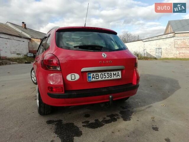 Красный Рено Клио, объемом двигателя 1.15 л и пробегом 202 тыс. км за 4900 $, фото 2 на Automoto.ua