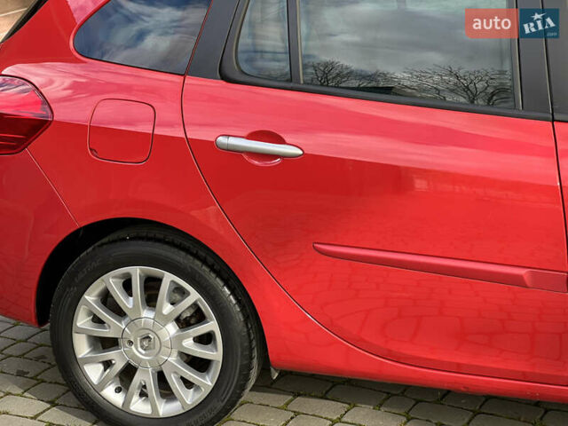 Красный Рено Клио, объемом двигателя 1.6 л и пробегом 240 тыс. км за 6999 $, фото 21 на Automoto.ua