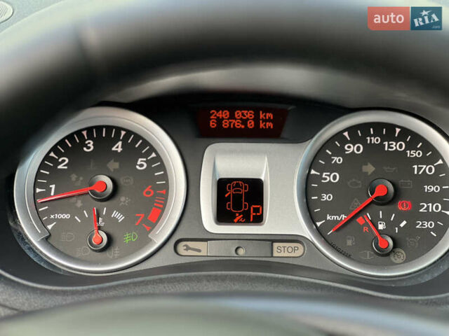 Красный Рено Клио, объемом двигателя 1.6 л и пробегом 240 тыс. км за 6999 $, фото 31 на Automoto.ua