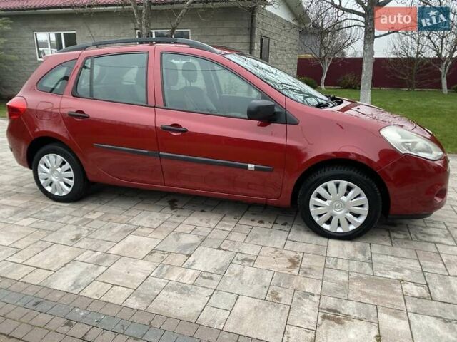 Красный Рено Клио, объемом двигателя 1.5 л и пробегом 230 тыс. км за 5950 $, фото 5 на Automoto.ua
