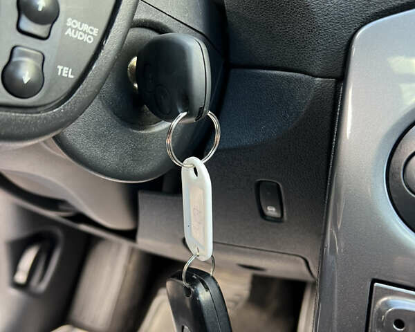 Красный Рено Клио, объемом двигателя 1.6 л и пробегом 240 тыс. км за 6999 $, фото 33 на Automoto.ua