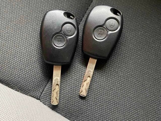 Рено Клио 2009 в Дубно на Automoto.ua Красный Рено Клио, объемом двигателя 1.5 л и пробегом 230 тыс. км за 6200 $, фото 20 на Automoto.ua