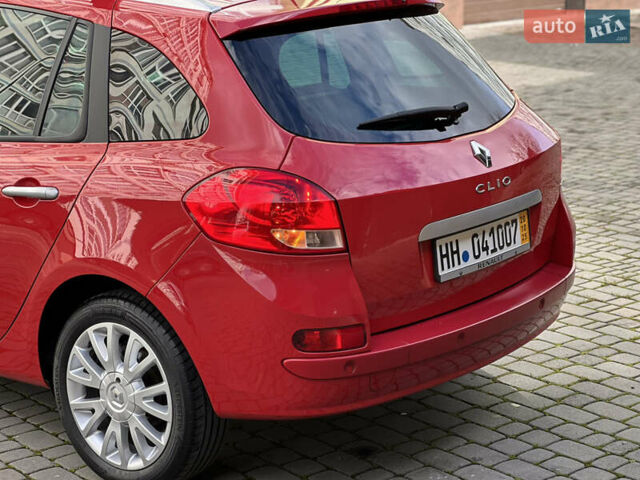 Красный Рено Клио, объемом двигателя 1.6 л и пробегом 240 тыс. км за 6999 $, фото 24 на Automoto.ua