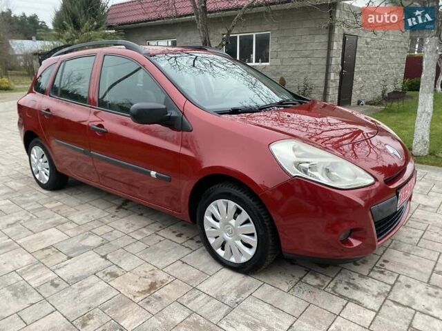 Красный Рено Клио, объемом двигателя 1.5 л и пробегом 230 тыс. км за 5950 $, фото 4 на Automoto.ua