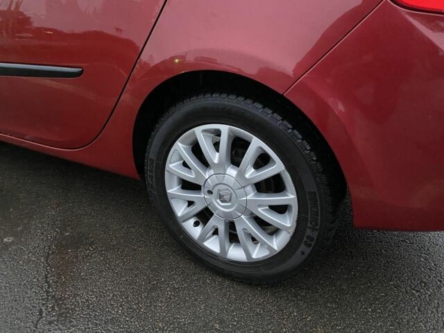 Червоний Рено Кліо, об'ємом двигуна 1.1 л та пробігом 227 тис. км за 5350 $, фото 3 на Automoto.ua