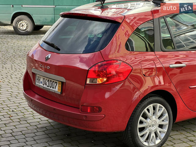 Красный Рено Клио, объемом двигателя 1.6 л и пробегом 240 тыс. км за 6999 $, фото 22 на Automoto.ua