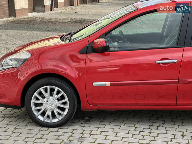 Красный Рено Клио, объемом двигателя 1.6 л и пробегом 240 тыс. км за 6999 $, фото 26 на Automoto.ua