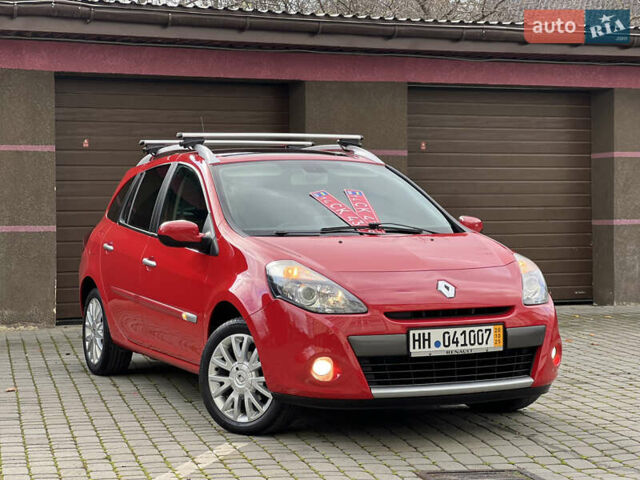 Красный Рено Клио, объемом двигателя 1.6 л и пробегом 240 тыс. км за 6999 $, фото 3 на Automoto.ua