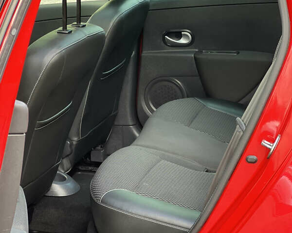 Красный Рено Клио, объемом двигателя 1.6 л и пробегом 240 тыс. км за 6999 $, фото 28 на Automoto.ua