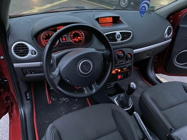 Червоний Рено Кліо, об'ємом двигуна 1.1 л та пробігом 227 тис. км за 5350 $, фото 5 на Automoto.ua