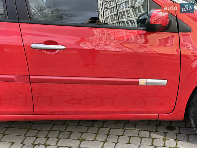 Красный Рено Клио, объемом двигателя 1.6 л и пробегом 240 тыс. км за 6999 $, фото 20 на Automoto.ua