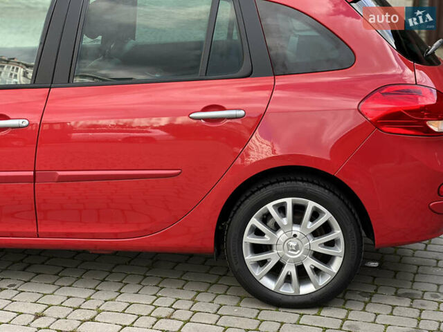 Красный Рено Клио, объемом двигателя 1.6 л и пробегом 240 тыс. км за 6999 $, фото 25 на Automoto.ua