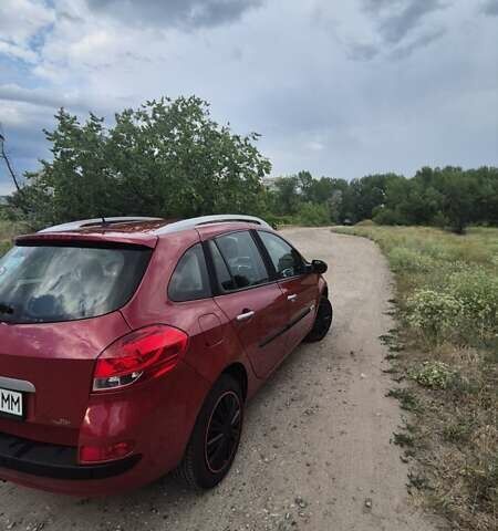 Красный Рено Клио, объемом двигателя 1.15 л и пробегом 144 тыс. км за 5500 $, фото 7 на Automoto.ua