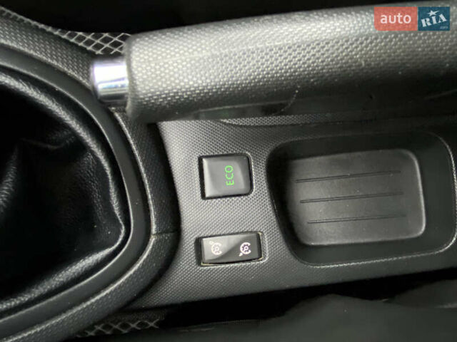 Красный Рено Клио, объемом двигателя 1.5 л и пробегом 277 тыс. км за 8000 $, фото 12 на Automoto.ua