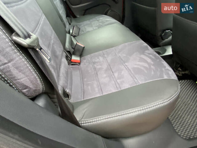 Красный Рено Клио, объемом двигателя 1.5 л и пробегом 277 тыс. км за 8000 $, фото 31 на Automoto.ua