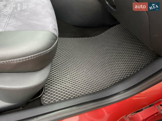 Красный Рено Клио, объемом двигателя 1.5 л и пробегом 277 тыс. км за 8000 $, фото 26 на Automoto.ua