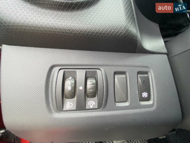 Красный Рено Клио, объемом двигателя 1.5 л и пробегом 277 тыс. км за 8000 $, фото 11 на Automoto.ua