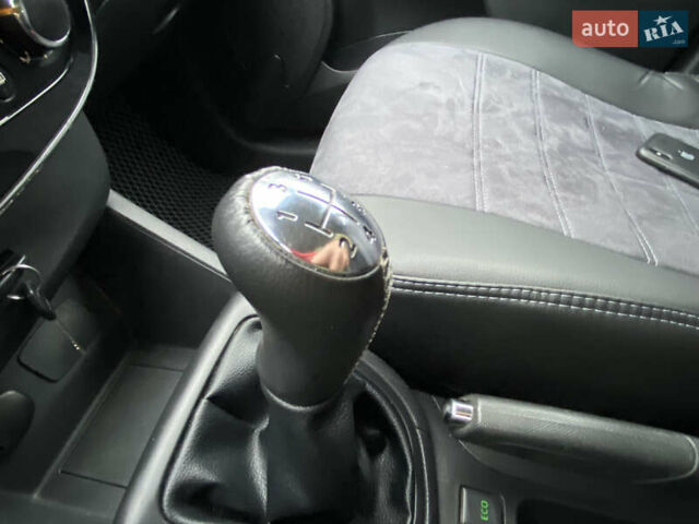 Красный Рено Клио, объемом двигателя 1.5 л и пробегом 277 тыс. км за 8000 $, фото 20 на Automoto.ua