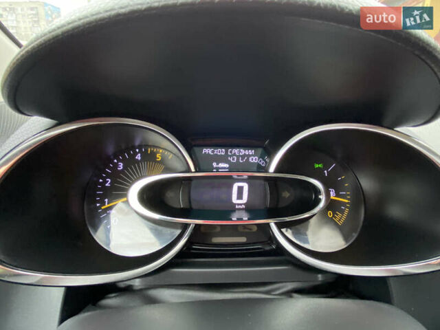 Красный Рено Клио, объемом двигателя 1.5 л и пробегом 277 тыс. км за 8000 $, фото 18 на Automoto.ua