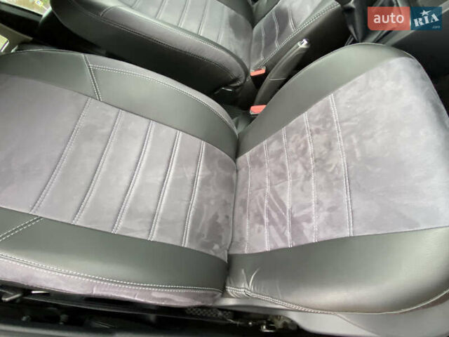 Красный Рено Клио, объемом двигателя 1.5 л и пробегом 277 тыс. км за 8000 $, фото 25 на Automoto.ua