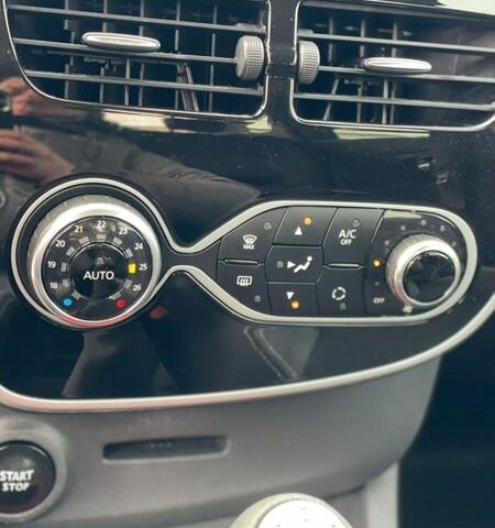 Красный Рено Клио, объемом двигателя 1.5 л и пробегом 176 тыс. км за 9650 $, фото 105 на Automoto.ua