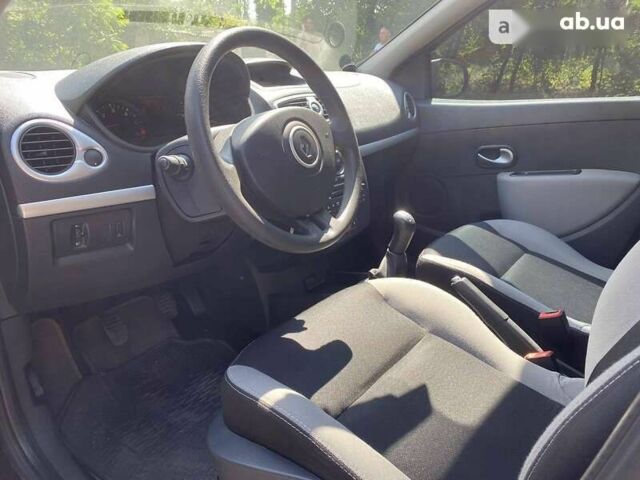 Рено Клио, объемом двигателя 1.5 л и пробегом 200 тыс. км за 7600 $, фото 5 на Automoto.ua