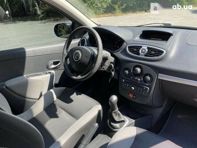Рено Клио, объемом двигателя 1.5 л и пробегом 200 тыс. км за 7600 $, фото 6 на Automoto.ua