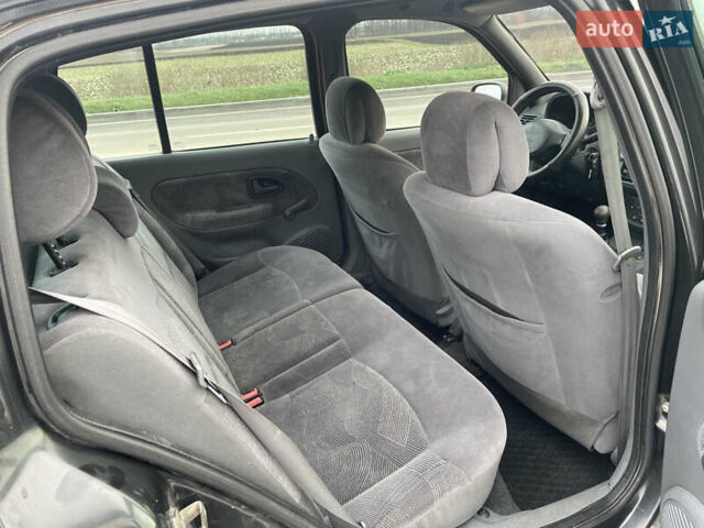 Рено Клио, объемом двигателя 1.4 л и пробегом 300 тыс. км за 2000 $, фото 9 на Automoto.ua