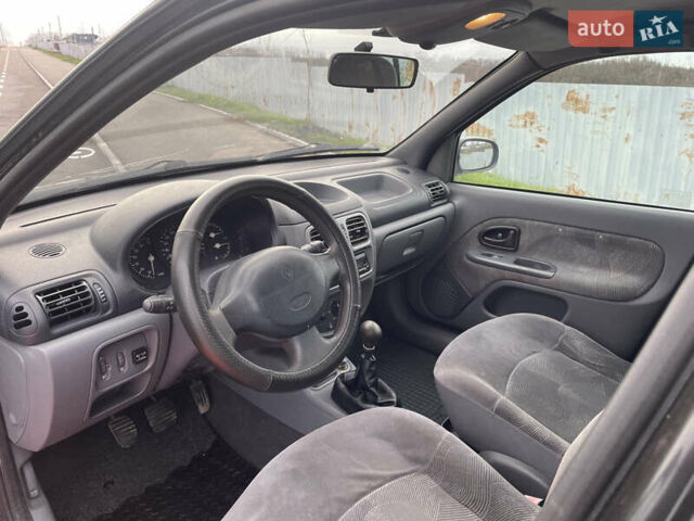 Рено Клио, объемом двигателя 1.4 л и пробегом 300 тыс. км за 2000 $, фото 7 на Automoto.ua