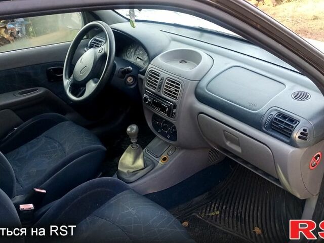 Рено Клио, объемом двигателя 1.6 л и пробегом 200 тыс. км за 1000 $, фото 3 на Automoto.ua