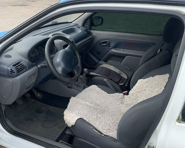 Рено Клио, объемом двигателя 0 л и пробегом 416 тыс. км за 3450 $, фото 4 на Automoto.ua