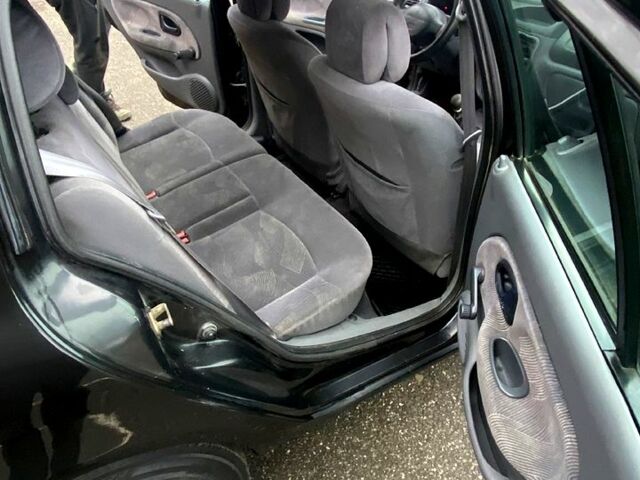 Рено Клио, объемом двигателя 1.4 л и пробегом 0 тыс. км за 2500 $, фото 5 на Automoto.ua