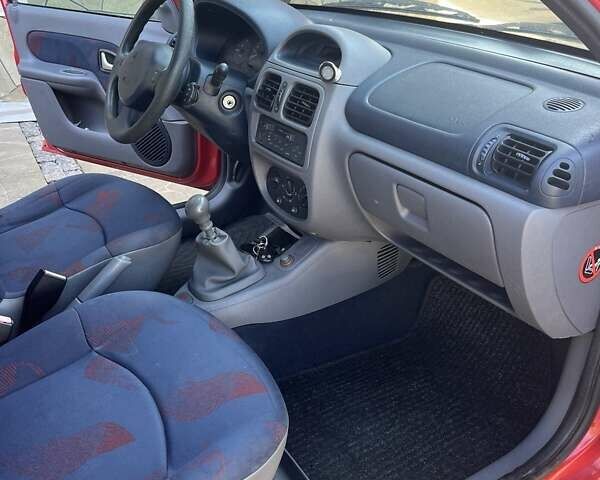 Рено Клио, объемом двигателя 1.2 л и пробегом 205 тыс. км за 2200 $, фото 7 на Automoto.ua