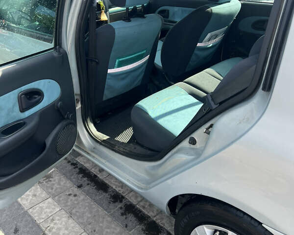Рено Клио, объемом двигателя 1.1 л и пробегом 220 тыс. км за 2750 $, фото 2 на Automoto.ua