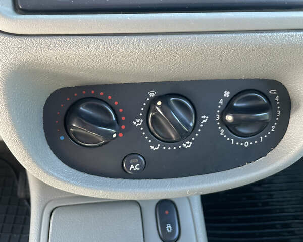 Рено Кліо, об'ємом двигуна 1.4 л та пробігом 287 тис. км за 2600 $, фото 10 на Automoto.ua