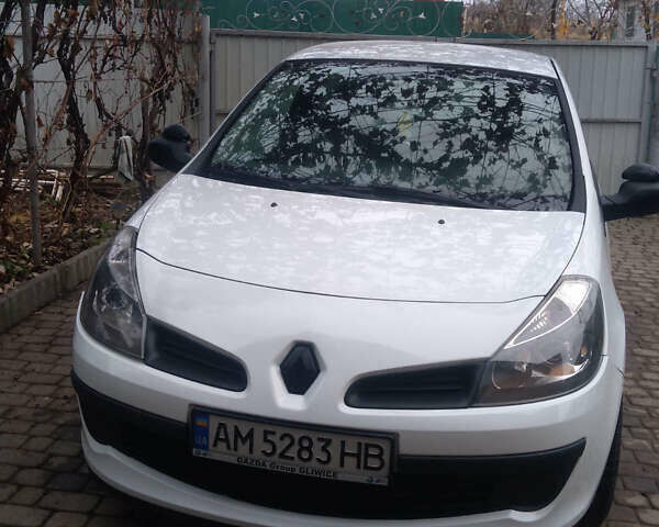 Рено Клио, объемом двигателя 1.5 л и пробегом 199 тыс. км за 4000 $, фото 1 на Automoto.ua