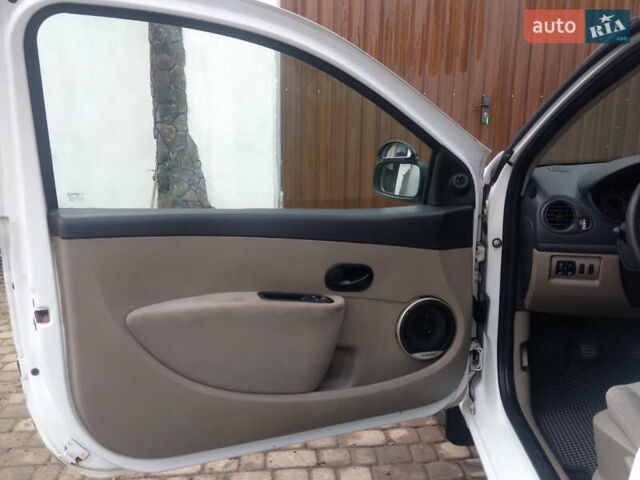 Рено Клио, объемом двигателя 1.5 л и пробегом 199 тыс. км за 4000 $, фото 8 на Automoto.ua