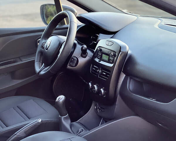 Рено Клио, объемом двигателя 1.5 л и пробегом 260 тыс. км за 7300 $, фото 21 на Automoto.ua