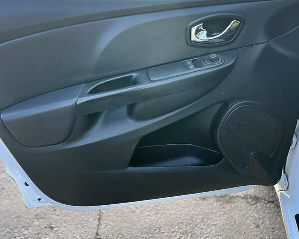 Рено Клио, объемом двигателя 1.5 л и пробегом 260 тыс. км за 7300 $, фото 26 на Automoto.ua