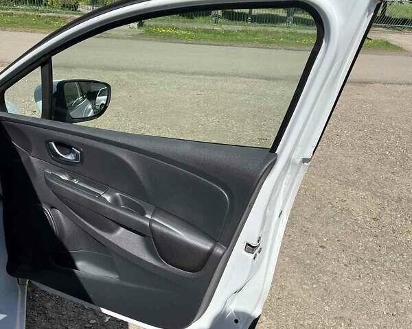 Рено Клио, объемом двигателя 1.5 л и пробегом 218 тыс. км за 8700 $, фото 13 на Automoto.ua