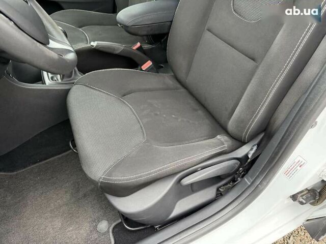 Рено Клио, объемом двигателя 1.5 л и пробегом 142 тыс. км за 9500 $, фото 8 на Automoto.ua