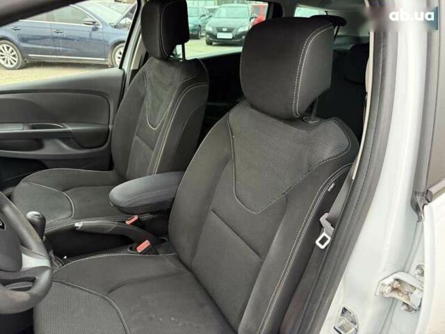 Рено Клио, объемом двигателя 1.5 л и пробегом 142 тыс. км за 9500 $, фото 7 на Automoto.ua