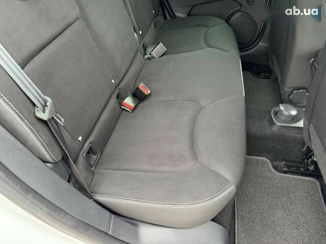 Рено Клио, объемом двигателя 1.5 л и пробегом 142 тыс. км за 9500 $, фото 15 на Automoto.ua