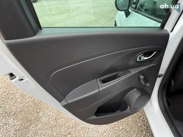 Рено Клио, объемом двигателя 1.5 л и пробегом 142 тыс. км за 9500 $, фото 9 на Automoto.ua