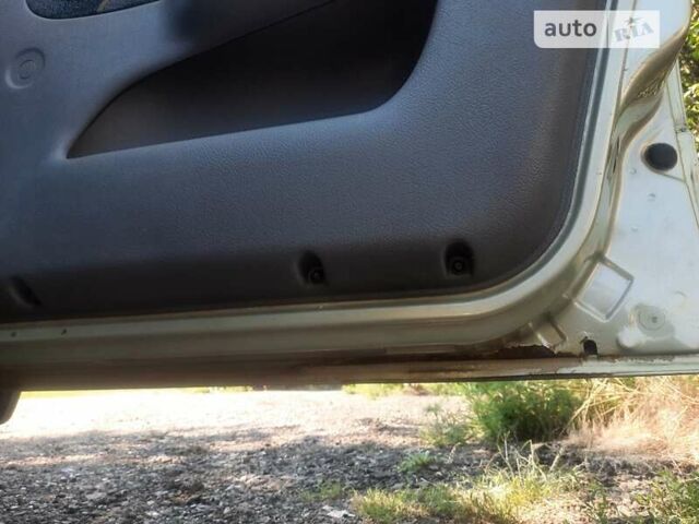 Рено Клио, объемом двигателя 1.4 л и пробегом 321 тыс. км за 3400 $, фото 14 на Automoto.ua