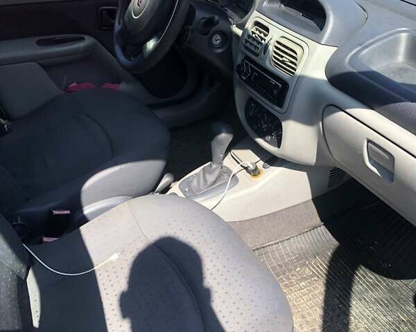 Рено Клио, объемом двигателя 1.4 л и пробегом 185 тыс. км за 3400 $, фото 4 на Automoto.ua