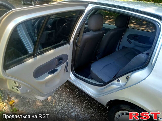 Рено Клио, объемом двигателя 1.4 л и пробегом 0 тыс. км за 3500 $, фото 10 на Automoto.ua