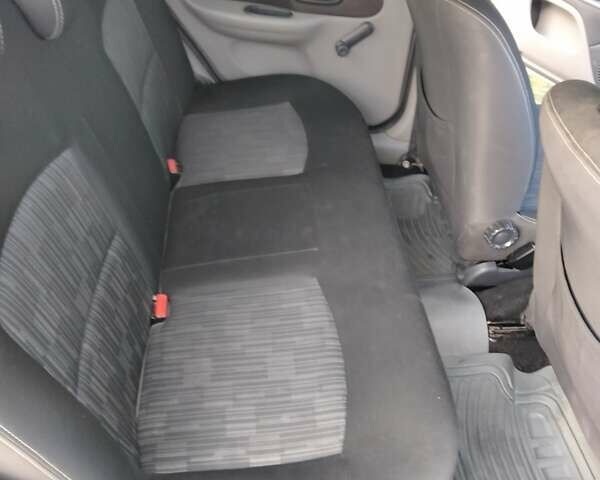 Рено Кліо, об'ємом двигуна 1.4 л та пробігом 208 тис. км за 4800 $, фото 8 на Automoto.ua