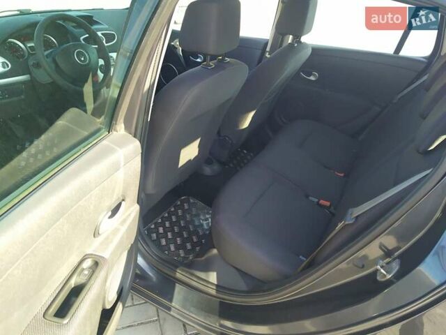 Рено Клио, объемом двигателя 1.2 л и пробегом 217 тыс. км за 5400 $, фото 11 на Automoto.ua